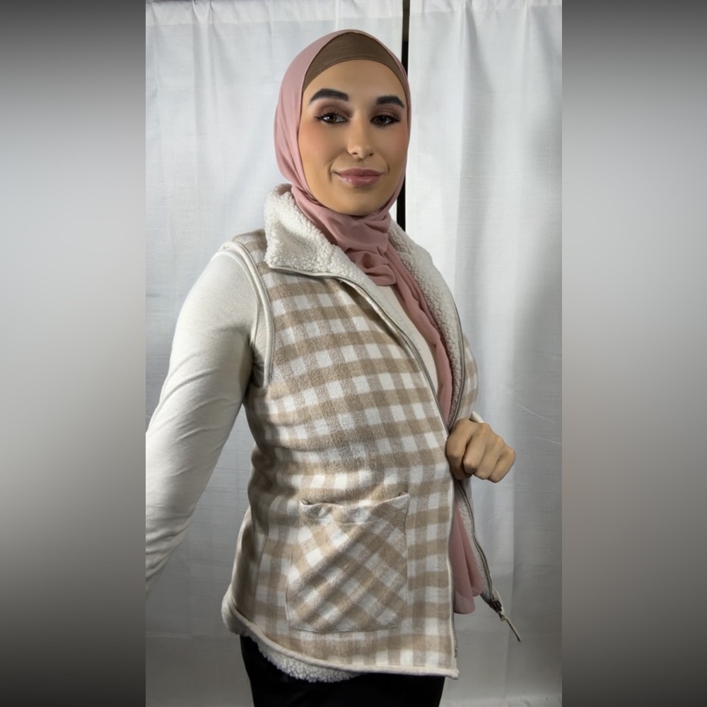 Bundle Up Reversible Vest, versatile and cozy sherpa fabric. Size M